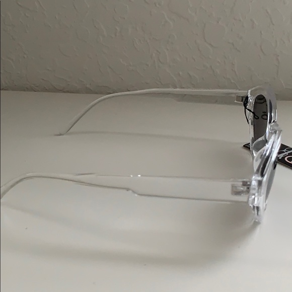 ๐ ๐ SUNGLASSES - Picture 2 of 5